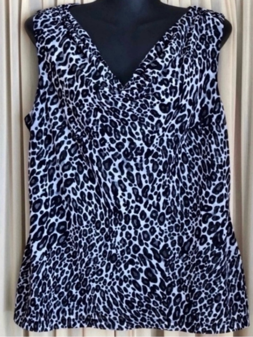 Beautiful Large 212 Collection Sleeveless Blouse